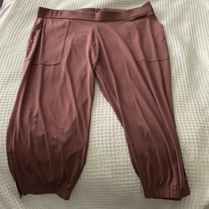 Gently worn Capri pant with side zipper